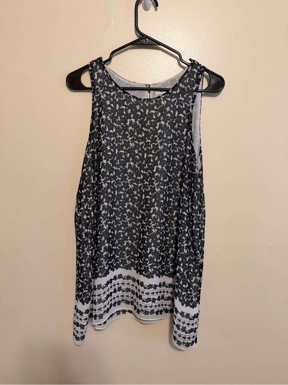 Max Studio Black and White Sleeveless Printed Top
